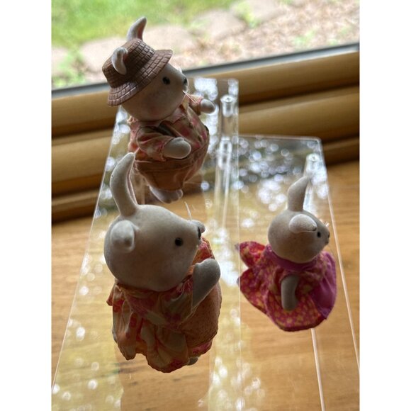Calico Critters Sylvanian Families Rabbit Family Figures With Accessories - Picture 6 of 8